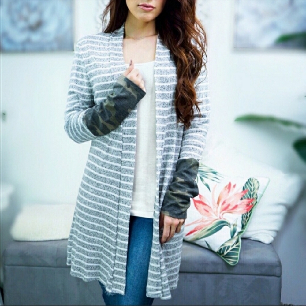 📦☘️So super soft, camo sleeve cardigan!